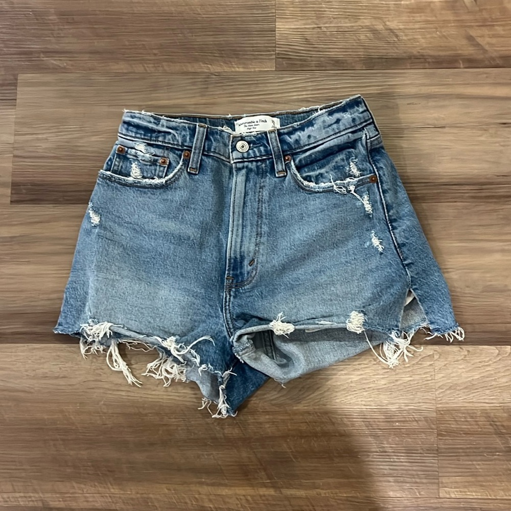 Abercrombie the mom short high rise
